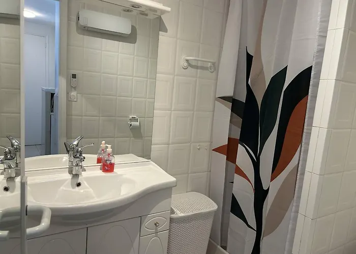 3 Pieces Climatise, Vue Mer, Centre-ville - Fr-1-251-863