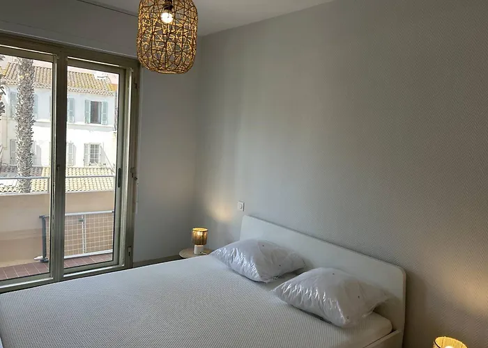 3 Pieces Climatise, Vue Mer, Centre-ville - Fr-1-251-863 *